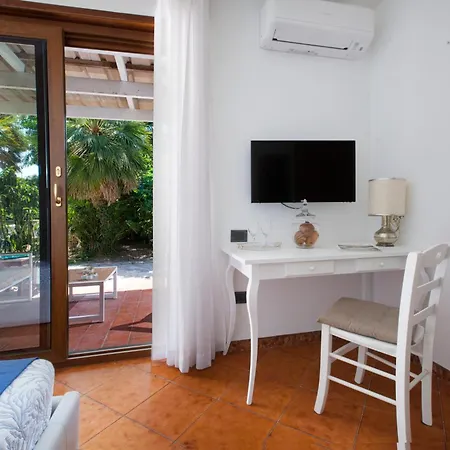 Double Luxury In Con Terrazzo Privato 3* Massa Lubrense