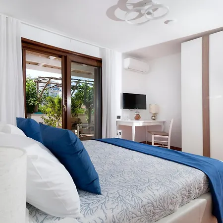 Double Luxury In Con Terrazzo Privato Affittacamere Massa Lubrense